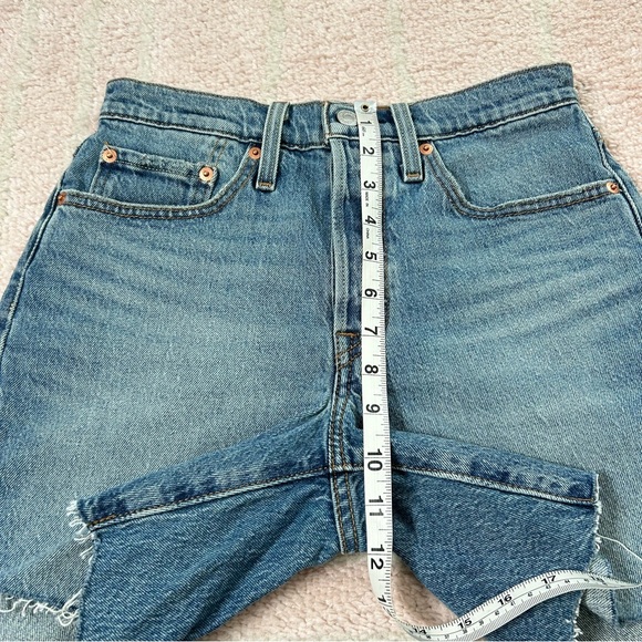 NWOT Levi's 501 Mid Thigh Denim Shorts Button Fly Raw Hem Size 26 - Picture 8 of 11
